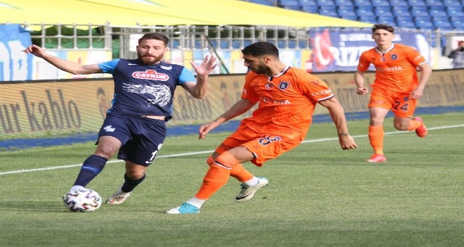 Süper Lig: Çaykur Rizespor: 0 - Medipol Başakşehir: 2 (İlk yarı)