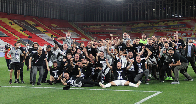 Süper Lig&#039;de 2020-2021 sezonu şampiyonu Beşiktaş!