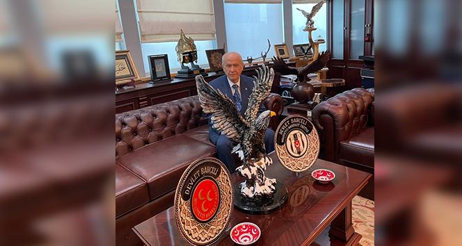 MHP lideri Bahçeli, şampiyon Beşiktaş&#039;ı kutladı