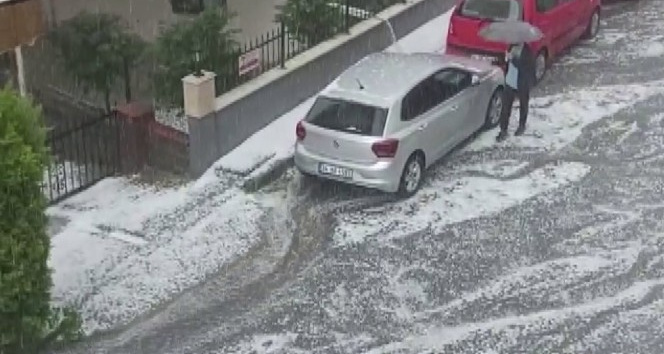 Çekmeköy’de dolu yağışı etkili oldu