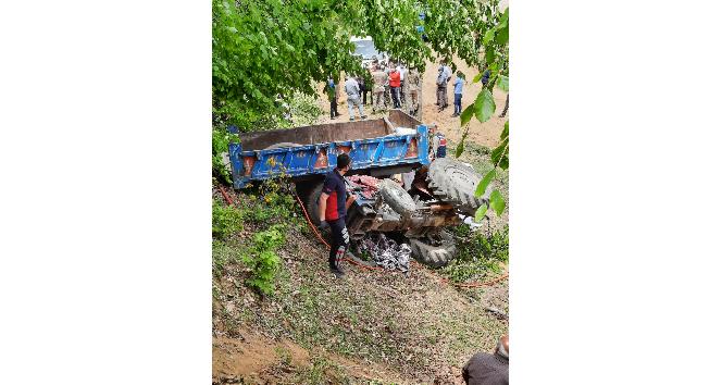 Traktörü durdurmak isterken canından oldu