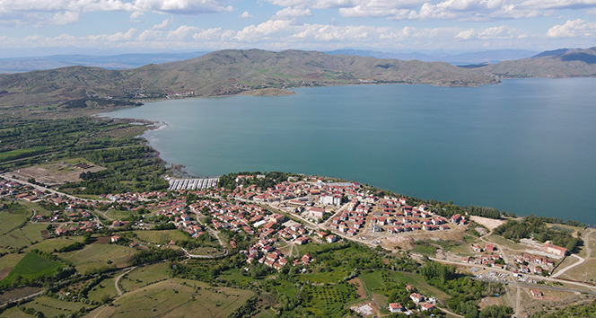 Yeşile bürünen Sivrice muhteşem doğasıyla cezbediyor