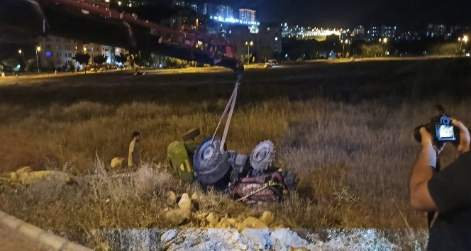 Şanlıurfa’da traktör şarampole devrildi: 1 ölü, 1 yaralı