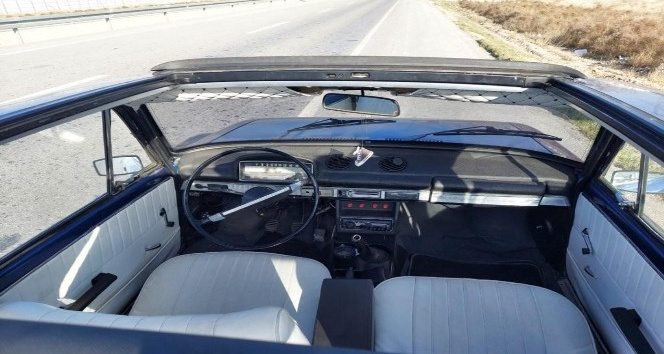 (Özel) Klasik otomobil tutkusunu gerçeğine binerek sürdürüyor