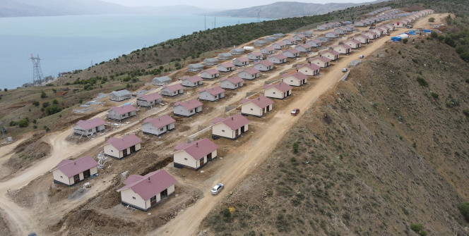 Elazığ’ın 300 köyünde, çelik konutlar yükseliyor