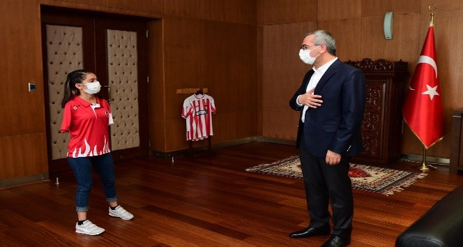 Madalya avcıları engel tanımadı