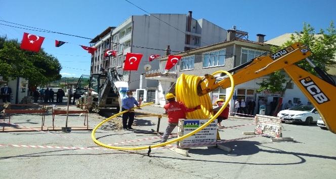 Çardak’a doğal gaz için ilk kazma vuruldu