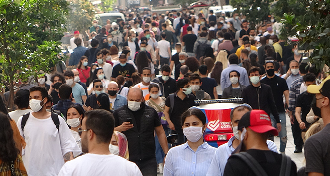 Tam kapanma bitti, vatandaşlar İstiklal Caddesi&#039;ne akın etti