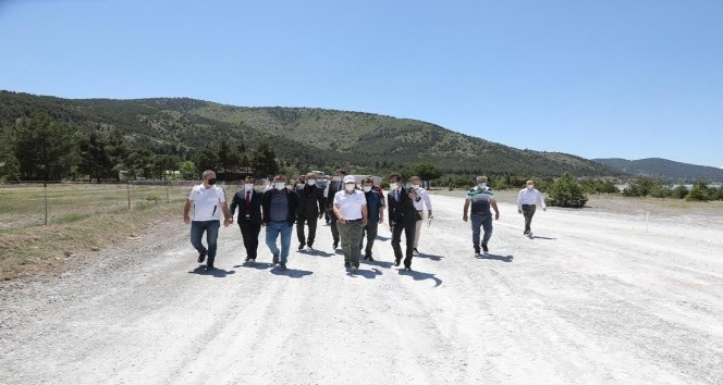 Vali Arslantaş, Salda Gölü’nde incelemelerde bulundu