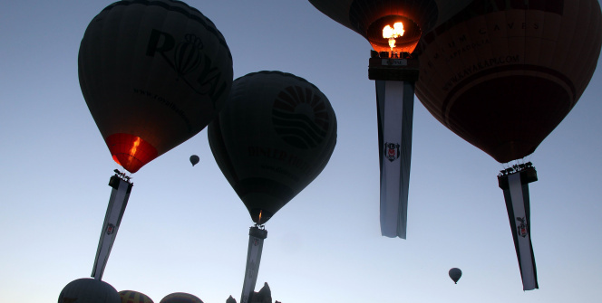 Kapadokya’da Beşiktaş’ın şampiyonluğu gökyüzünde kutlandı