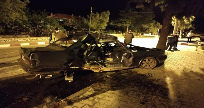 Burdur’da traktör ile otomobil çarpıştı: 2 yaralı