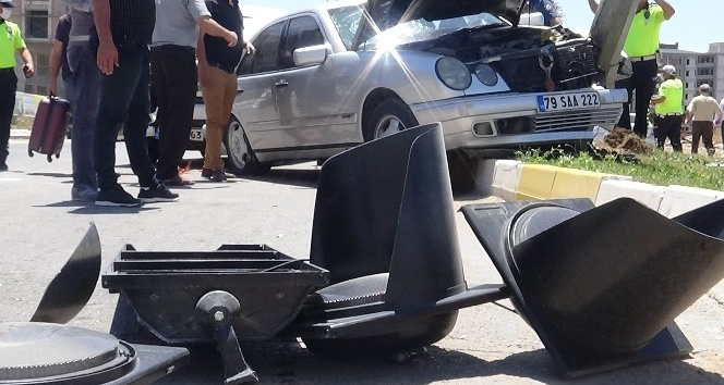 Otomobille minibüs çarpıştı: 2 yaralı