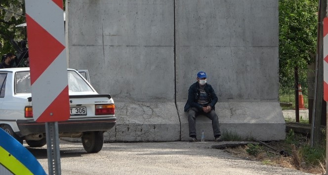 Karantinada olması gereken kişi hasta ziyaretine giderken yakalandı