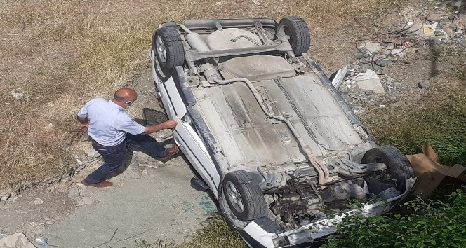 Dereye uçan otomobilden sağ çıktılar