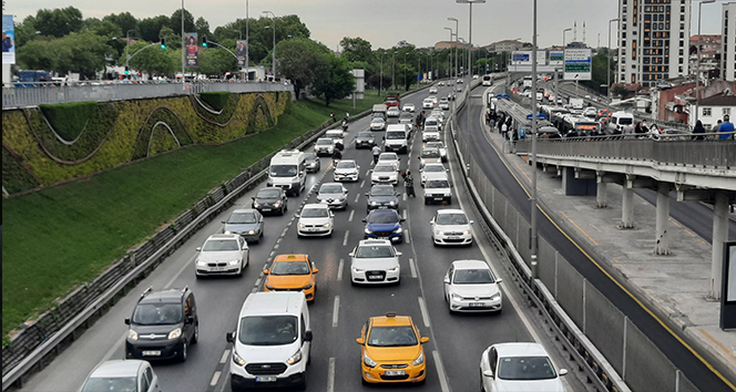 İstanbul’da trafik durma noktasına geldi, yoğunluk yüzde 81 seviyesine ulaştı