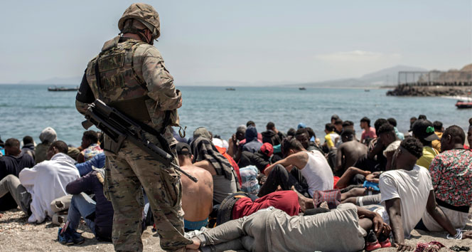 İspanya, Fas’tan gelen 8 bin düzensiz göçmenin yarısını geri gönderdi