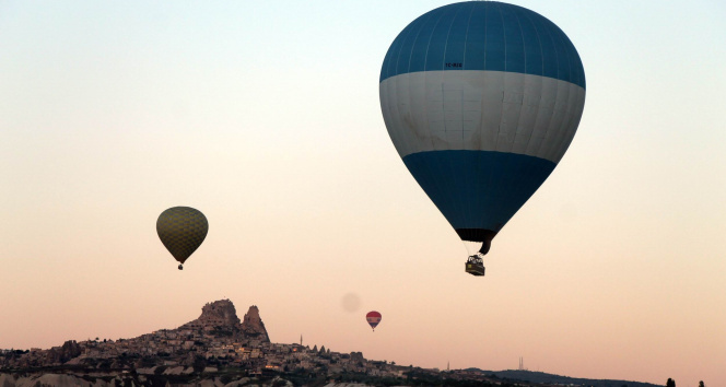 Kapadokya’da olumsuz hava şartları nedeniyle balon turları iptal oldu