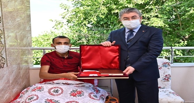 Vali Yılmaz’dan Kuzey Irak gazisi Talan’a ziyaret