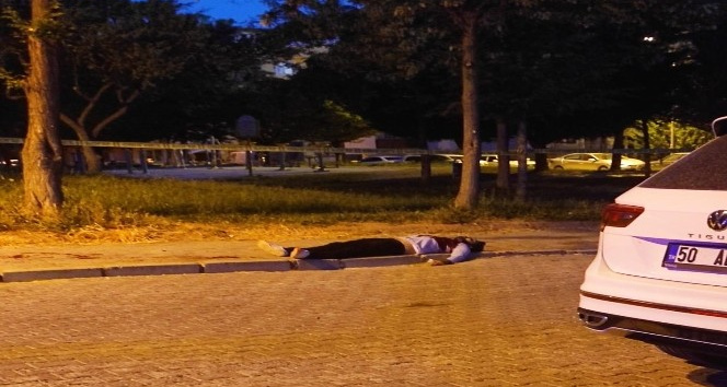 Eşi ile ilişkisi olduğunu iddia ettiği şahsı öldürdü