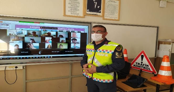 Osmaneli’de jandarmadan öğrencilere uzaktan trafik eğitimi