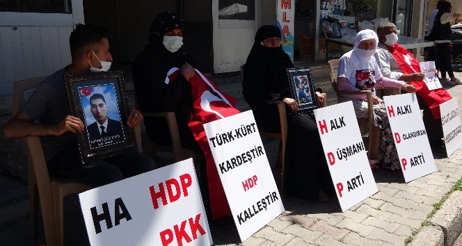 Muş’ta HDP önünde eylem yapan ailelerin sayısı 3’e yükseldi