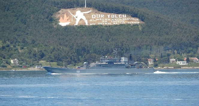Rus savaş gemisi ‘Alexander Otrakovsky’ Çanakkale Boğazı’ndan geçti