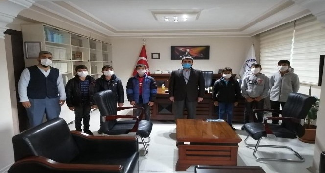 Öğrenciler aldıkları ödülleri Filistin’e bağışladı