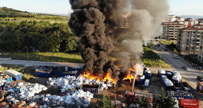 Bursada geri dönüşüm tesisindeki yangın kontrol altına alındı