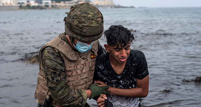 İspanya Savunma Bakanı Robles’ten Fas’a şantaj suçlaması