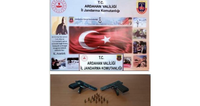 Ardahan’da operasyon: 2 ruhsatsız silah ele geçirildi, 2 kişi gözaltına alındı