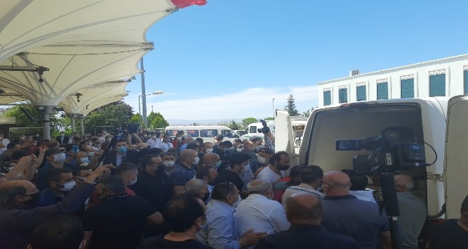 Ünlü sanatçı Oğuz Yılmaz toprağa verildi