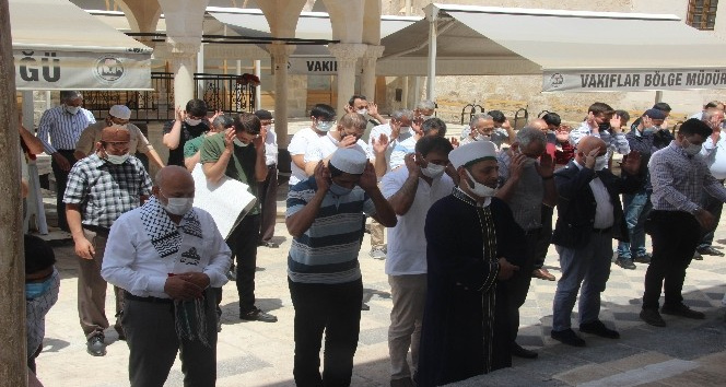 Kudüs’te şehit olanlar için gıyabi cenaze namazı kılındı