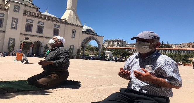 Cuma namazı öncesi Kudüs için dua edildi
