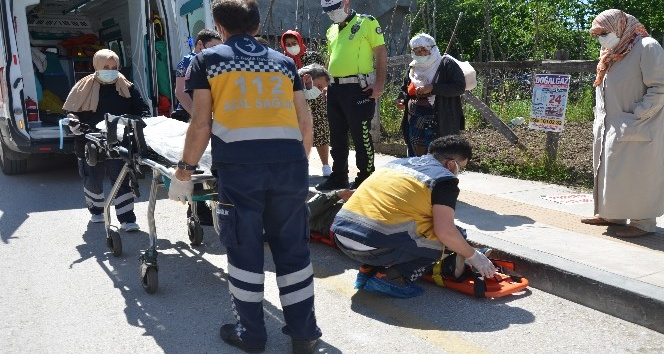 Yavaşlayan araçtan inerken ayağı ezildi