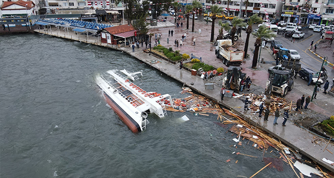 Fırtına sonrası Ayvalık sahili havadan görüntülendi