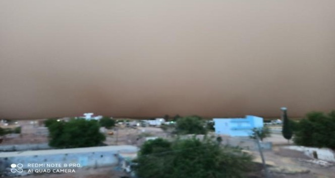 Mardin’de toz fırtınası her yeri kapladı