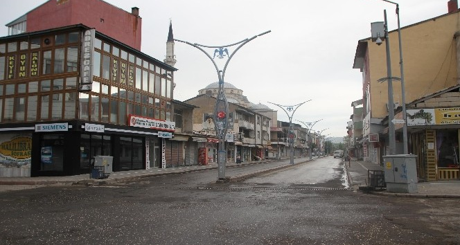 Malazgirt’te sokağa çıkma kısıtlaması nedeniyle sokaklar sessizliğe büründü