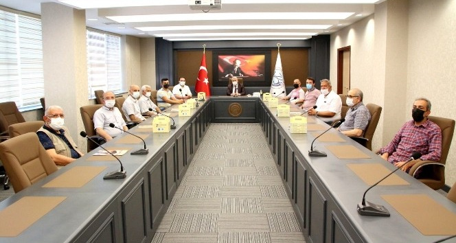 Üniversitede yazarlar buluştu