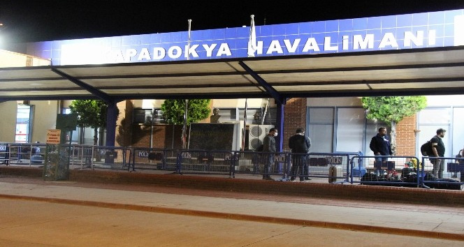 Nevşehir-İstanbul uçağı iptal edildi, yolcular havalimanında mahsur kaldı