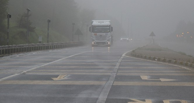 Bolu Dağı’nda sis ve yağmur etkili oluyor