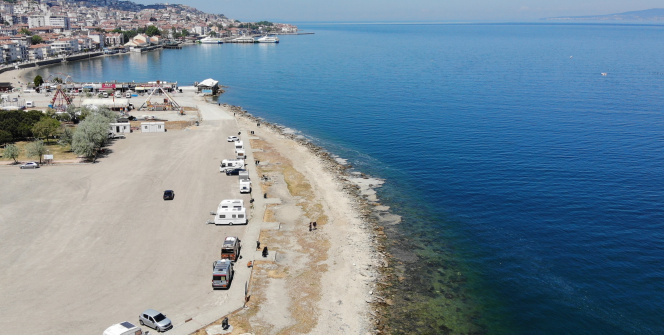 Milyonluk manzaralı evlerde bedava oturuyorlar