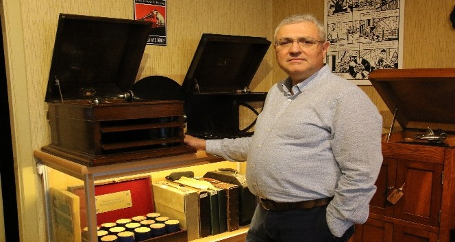 60 ülke gezerek tarihin izlerini taşıyan koleksiyonunu oluşturdu