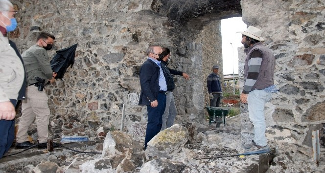 Vali Öner, Ardahan Kalesinde turizme yönelik yapılan çalışmaları yerinde inceledi