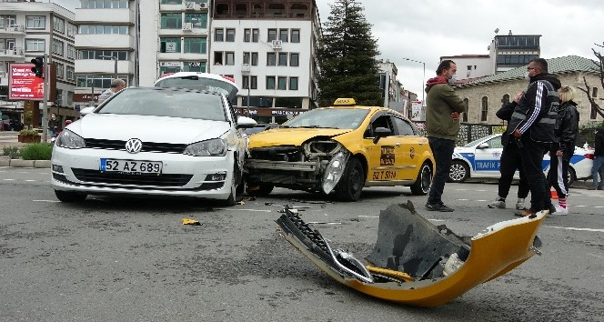 Denetimden çıktı, 2 saniye sonra kaza yaptı