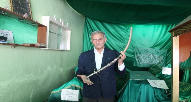 Siirt’te türbede bulunan kılıç 200 yıldır muhafaza ediliyor