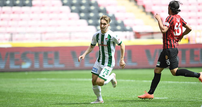 Bursaspor’un 18 yaşındaki futbolcusu Eren Güler durdurulamıyor