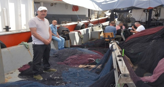 Ordulu balıkçılar sezon sonrası ağ mesaisinde
