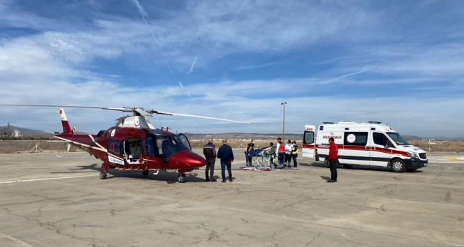 Hava ambulansı anjiyo olması gereken yaşlı adam için havalandı