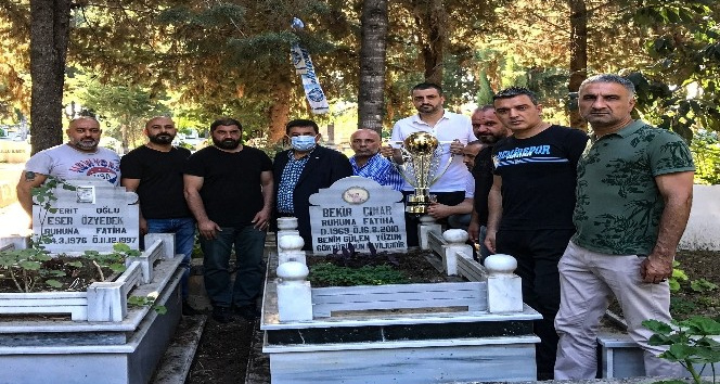 Şampiyonluk kupası Bekir Çınar’ın mezarına götürüldü