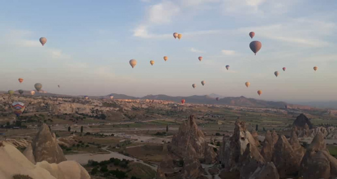 Kapadokya'da balonlar 6 günün ardından yeniden havalandı